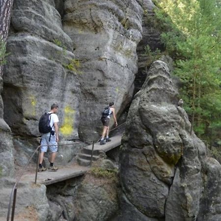 Brana Do Ceskeho Svycarska - Raj Cyklostezek Stare Krecany Exteriör bild